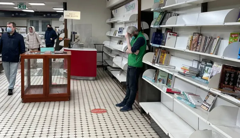 Изображение к статье Как «Дом книги» выглядел в разные годы