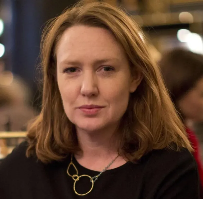 Пола Хокинс (Paula Hawkins)
