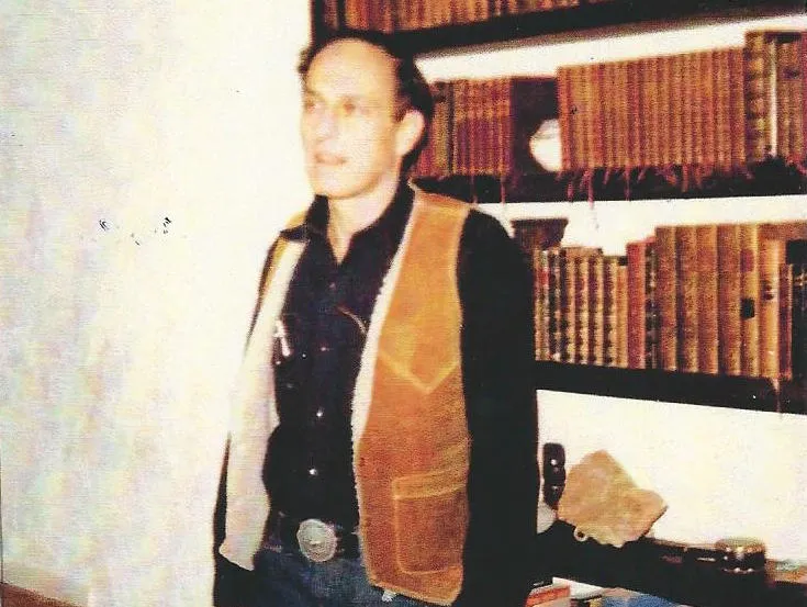 Роджер Желязны в своем доме в Санта-Фе (1982)