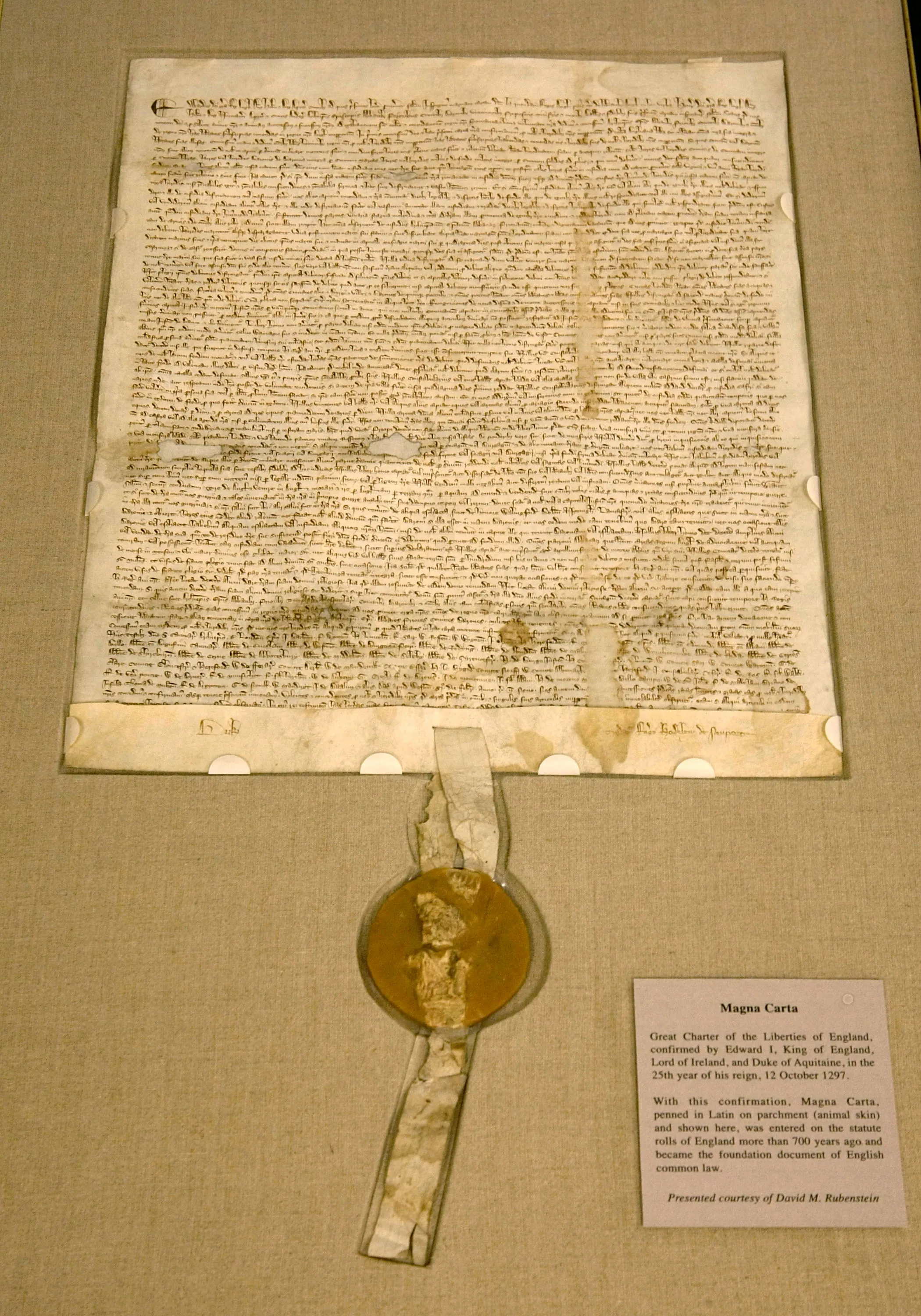 Magna Carta, проданная за сумму в 21 321 000 долларов США на аукционе Sotheby's NY (18 декабря 2007 года). Источник Википедия
