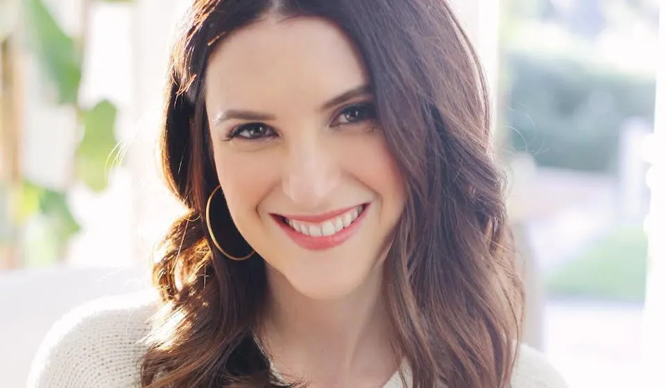 Изображение к Ребекка Серла (Rebecca Serle)