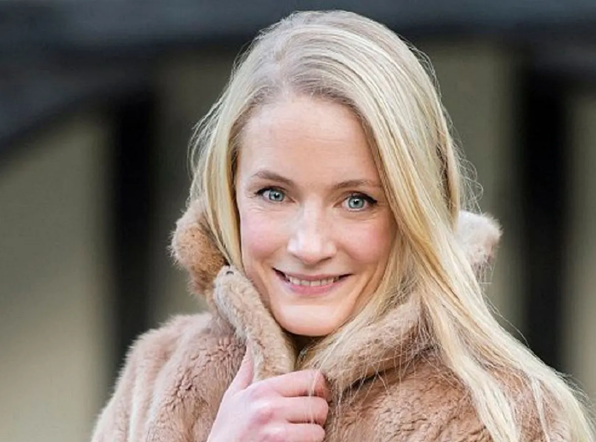 Изображение к Люси Фолей (Lucy Foley)