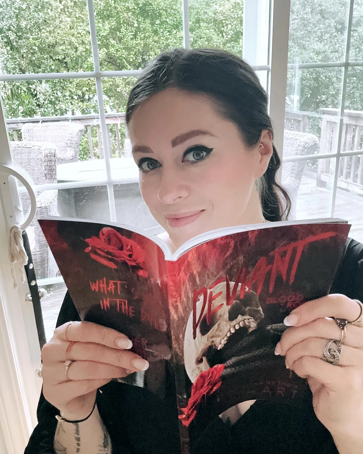 Изображение к Калли Харт (Callie Hart)